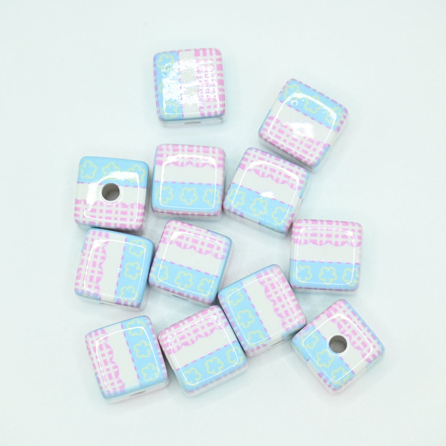 12pcs 20mm Pink, Blue and White Acrylic Cube Beads DIY Beading Hairband Bracelets Necklace Craft
